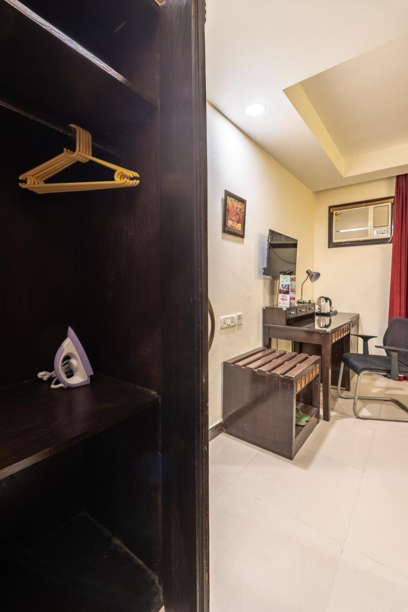 Lime Stays B&B Gk-2 At Greater Kailash Metro South Delhi Nearby Saket Select City Új-Delhi Kültér fotó
